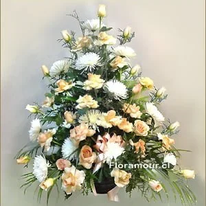 Gran arrimo de crisantemos y rosas