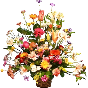 Arreglo primaveral mixto con flores de estación