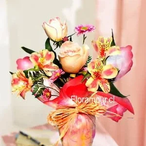 Soft spring - Arreglo de alstroemerias y rosas