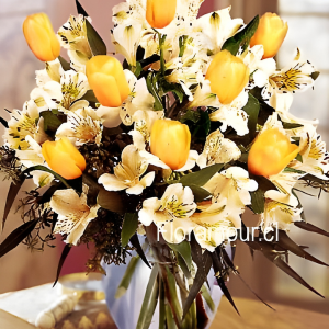 Florero de tulipanes y alstroemerias