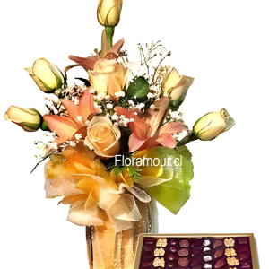 Florero de tules con rosas, liliums y caja grande de bombones "Le Vice"