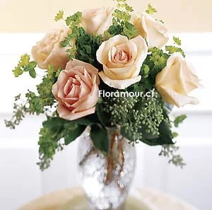 Soft - Florero con rosas pastel
