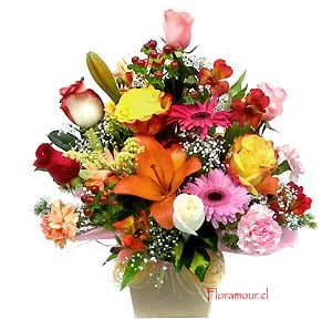Sensacional eco - Arreglo en base con flores primaverales