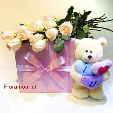 Caja vertical con oso de peluche y docena de rosas