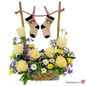 ¡Celebra la llegada del nuevo bebé con nuestro tierno regalo floral!