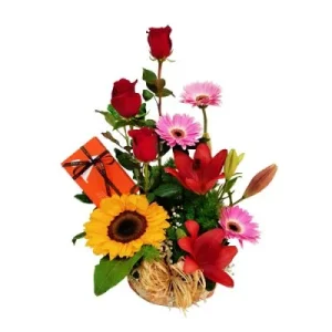 Lovely - Arreglo mixto de rosas, girasoles, liliums, gerberas y chocolates "Le Vice"