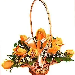 Fina cesta de rosas pastel