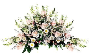 Óvalo fúnebre mixto con rosas pastel y complementos