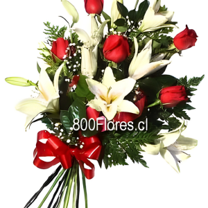 Ramo de liliums blancos y media docena de rosas ecuatorianas