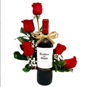 Salute - Botella de vino tinto con arreglo de rosas