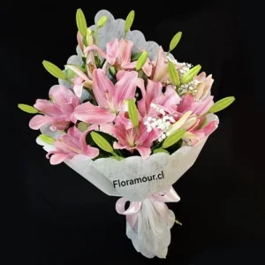 Ramo De Liliums de Color. Media Docena de tallos envueltos en papel decorativo