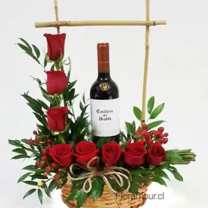 Arreglo rústico con rosas y vino