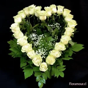 White Heart Arreglo Corazón de Rosas